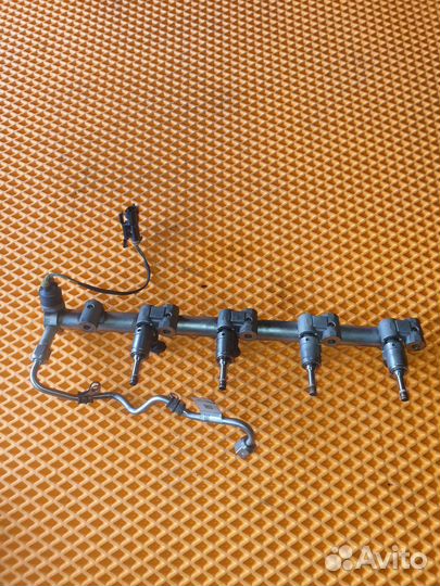 Топливная рампа (форсунка) Volvo хс60