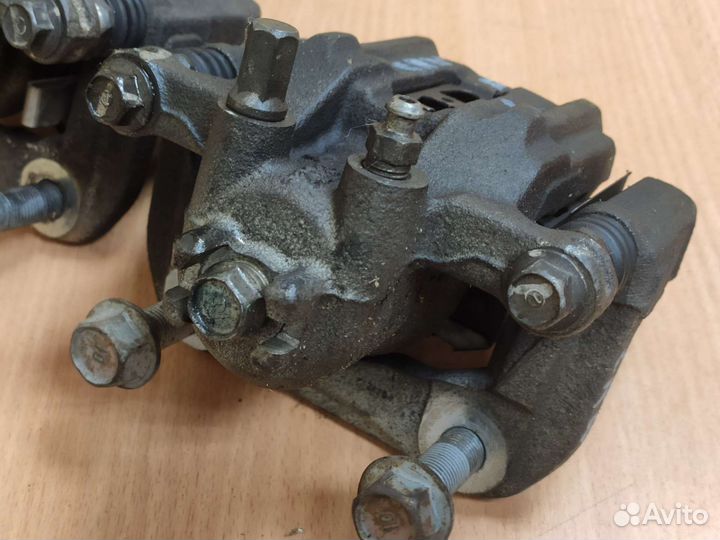 Суппорт задний левый правый на Honda cr-v 4