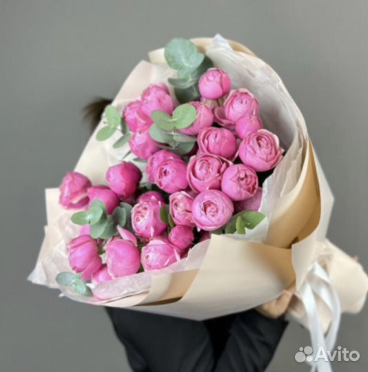 Букет из кустовых пионовидных роз