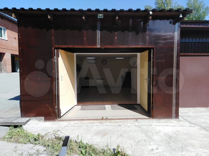 Гараж, > 30 м²