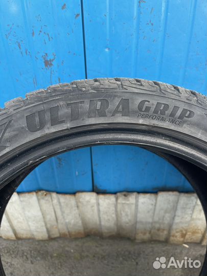 Goodyear UltraGrip 245/40 R18 97W