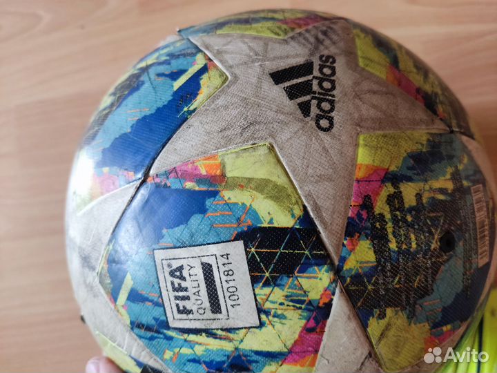 Футбольный мяч adidas