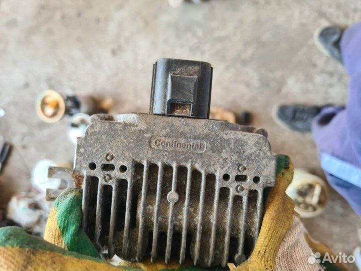 Блок управления топливным насосом Volvo S80 2