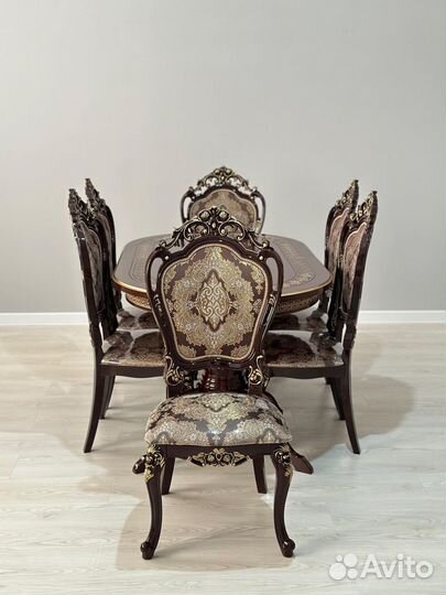 Кухонный стол и стулья