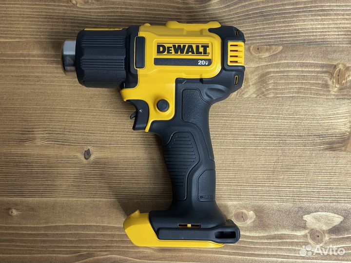 Аккумуляторный строительный фен Dewalt DCE530
