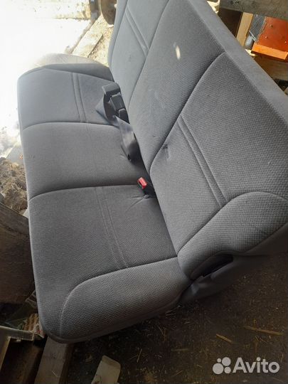 Заднее сиденье с минивена