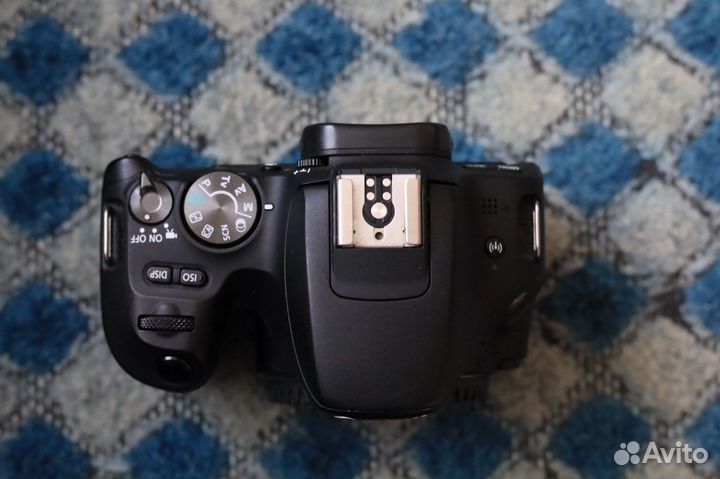 Зеркальный фотоаппарат canon 200d