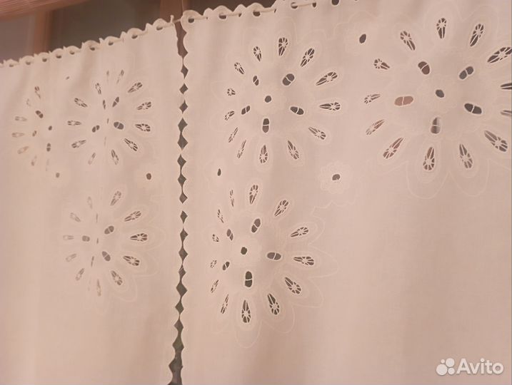 Занавески и подзор с вышивкой Ришелье