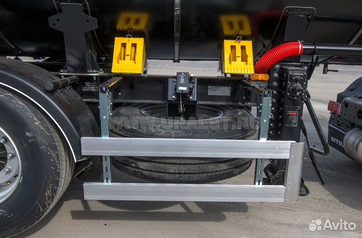 Полуприцеп химическая цистерна УралСпецТранс 946514, 2024