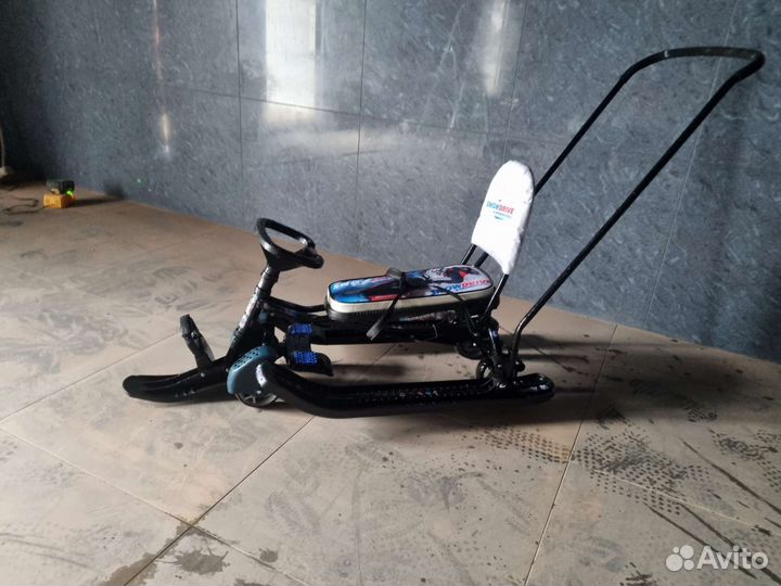 Детский снегокат с колесами