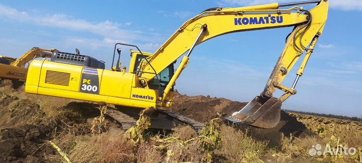 Гусеничный экскаватор Komatsu PC300-8M0, 2021