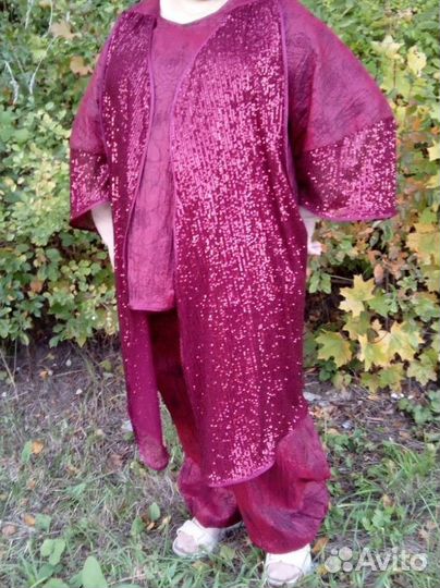 Костюм женский нарядный летний размер 64-66 р