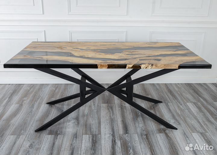 Стол из слэба благородной породы дерева и смолы