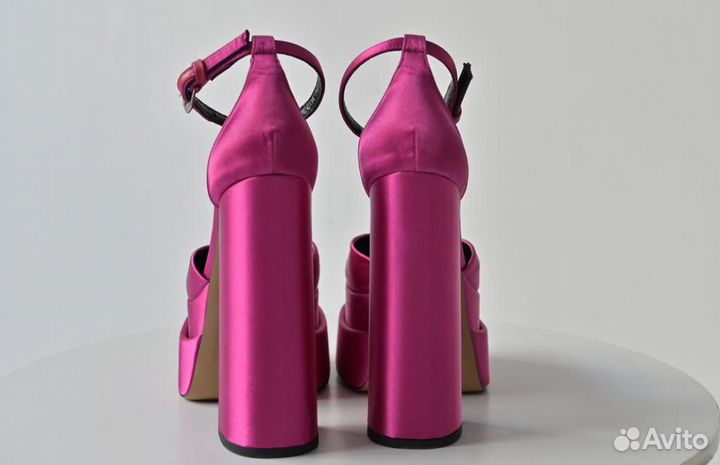 Босоножки женские в стиле Versace 2022