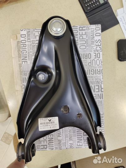 Рычаг передний подвески правый Рено Логан