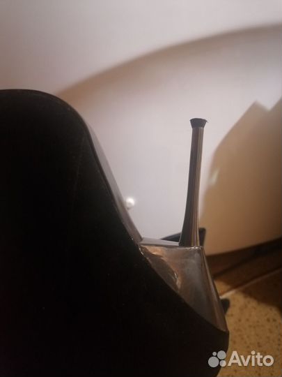 Ботильоны с узким носом и интересным каблуком