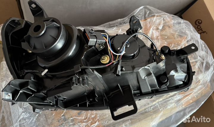 Новая левая фара Lancer 10 Лансер 10