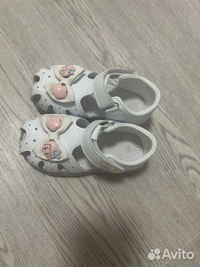 Мегающие сандали для девочки