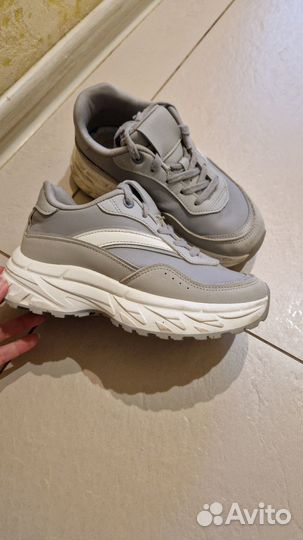 Кроссовки женские 36