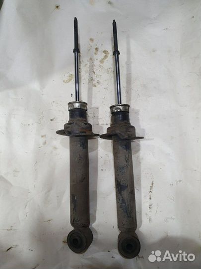 Передние амортизаторы Mitsubishi Pajero III