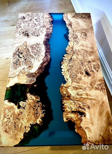 Стол река из массива дерева и смолы на заказ