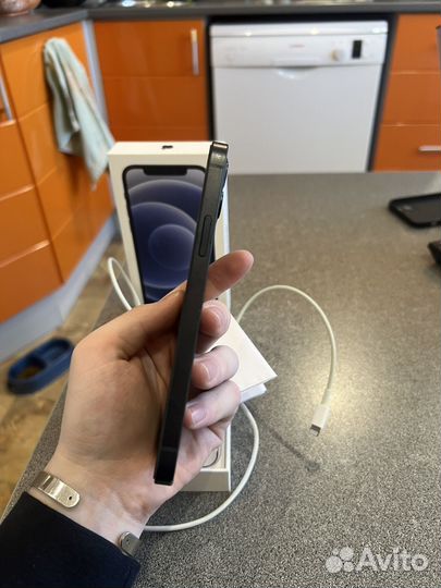 iPhone 12, 64 ГБ