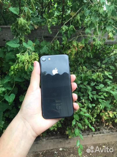 iPhone 8, 64 ГБ
