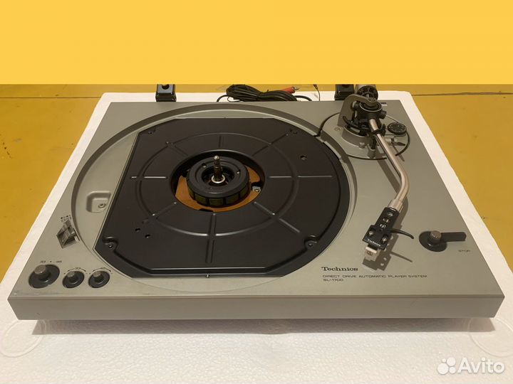 Проигрыватель винила Technics SL-1700