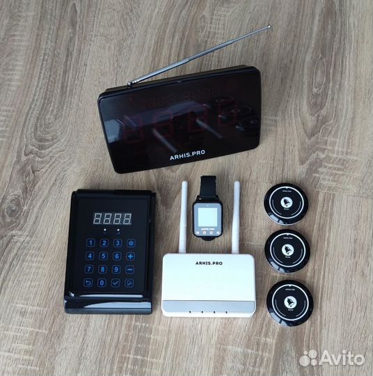 Система вызова: кнопка вызова официанта с часами