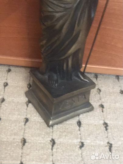 Бронзовая статуэтка Vesta