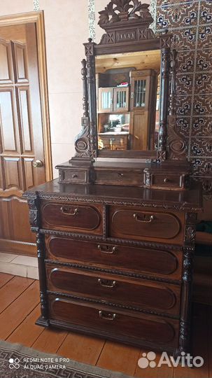 Комод с зеркалом