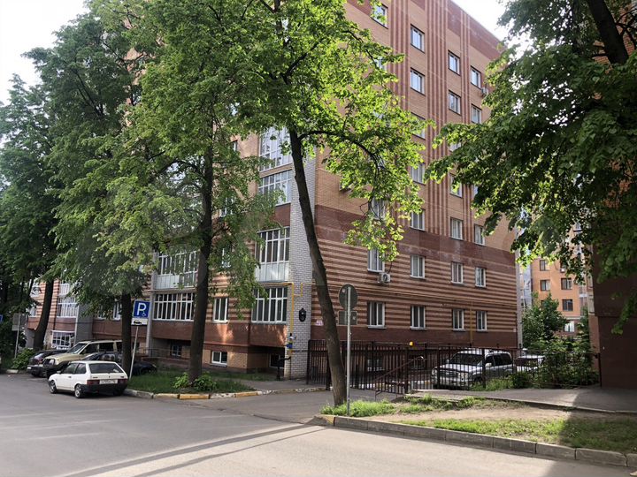 2-к. квартира, 81 м², 2/9 эт.