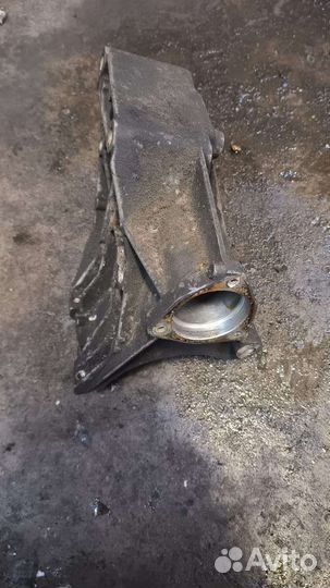 Кронштейн вискомуфты Audi 100c4 2.3