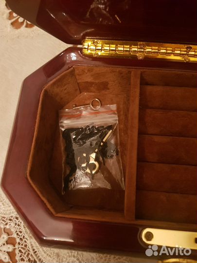 Музыкальная шкатулка для украшений