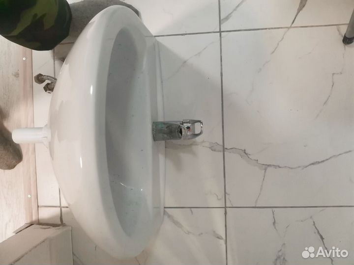 Раковина со смесителем и подводкой бу