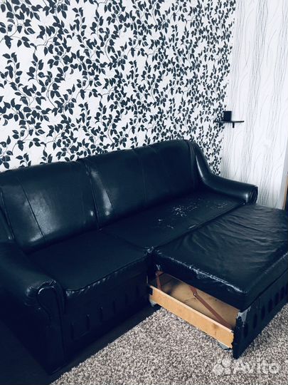 Кожаный диван бу