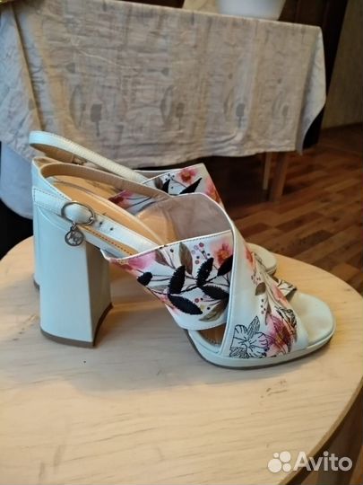 Босоножки, туфли. Guess, tommi Hilfiger, fabiani