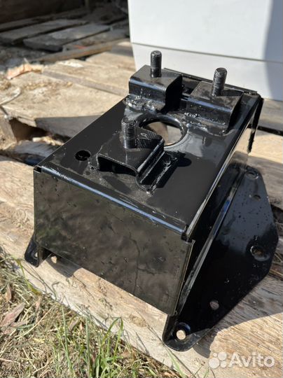 Крепление запасного колеса УАЗ patriot