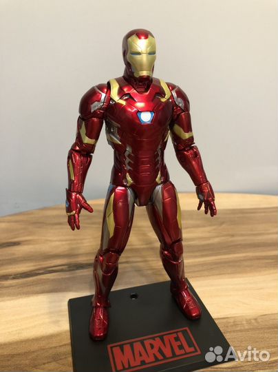 Коллекционная фигурка 