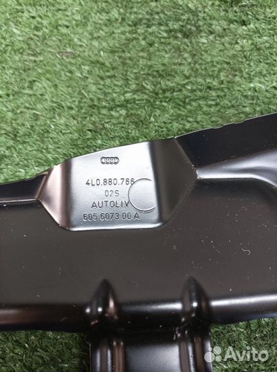 Кронштейн (сопут. товар) Audi Q7 2005