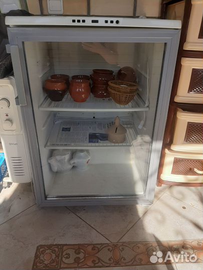 Холодильник бу маленький, плохо холодит