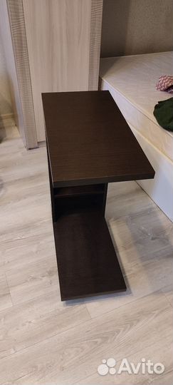 Прикроватный столик