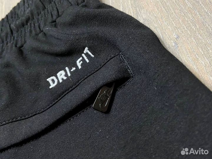 Спортивные штаны Nike