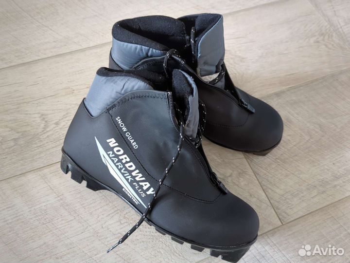 Лыжные ботинки