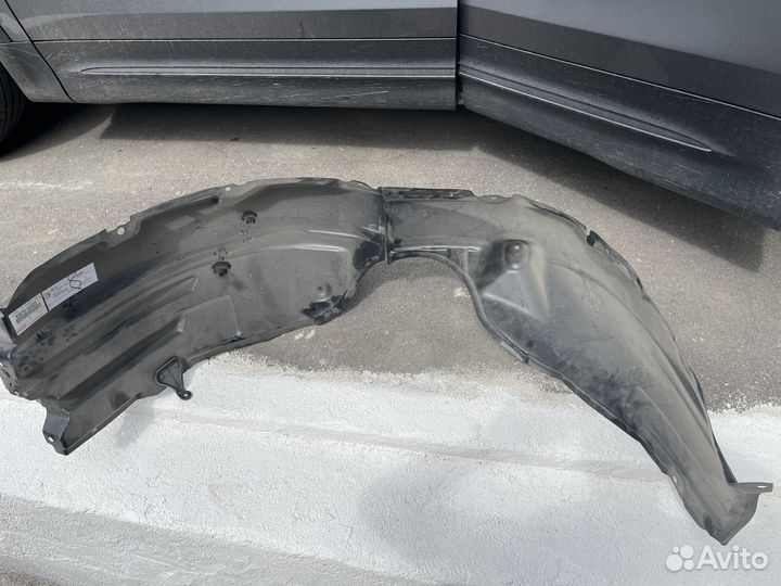 Передний левый оригинал новый подкрылок камри 50