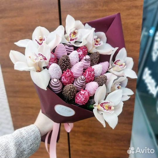 Съедобные букеты из клубники