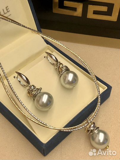Комплект с крупным нежно- мятным жемчугом