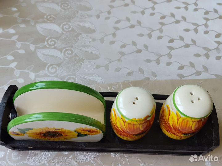 Салфетница, солонки