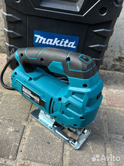 Лобзик Makita 1180W с лазерной наводкой