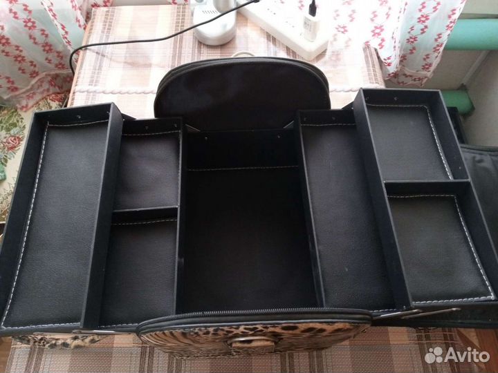 Сумка-чемодан для маникюра